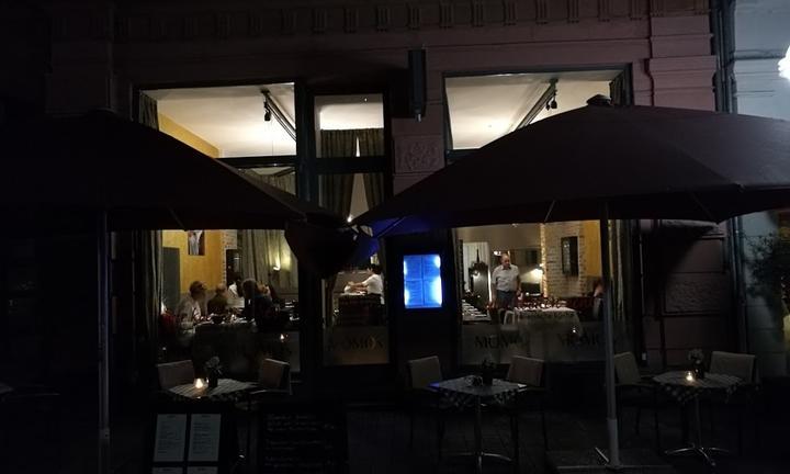 Momo's Bar und Restaurant